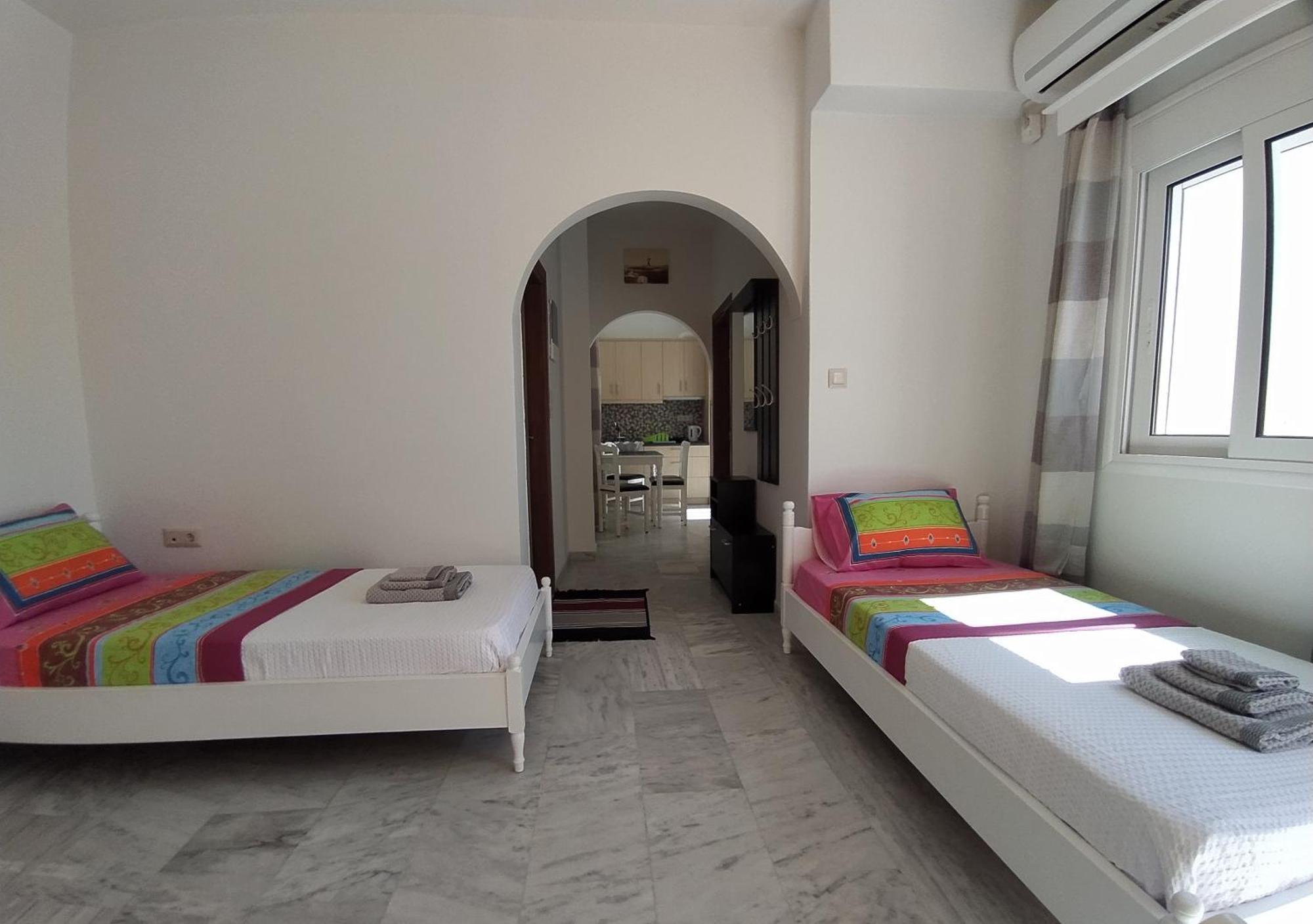 Chariot Apartments Santorini Kamári Exteriör bild
