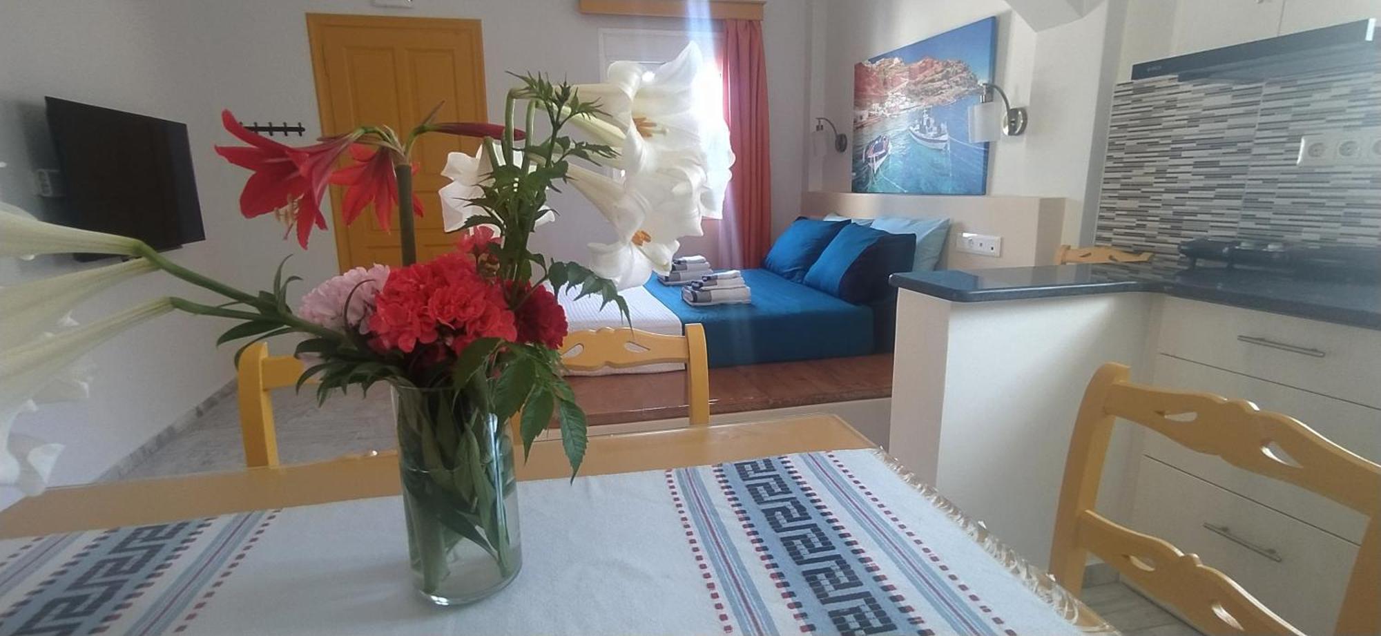 Chariot Apartments Santorini Kamári Exteriör bild