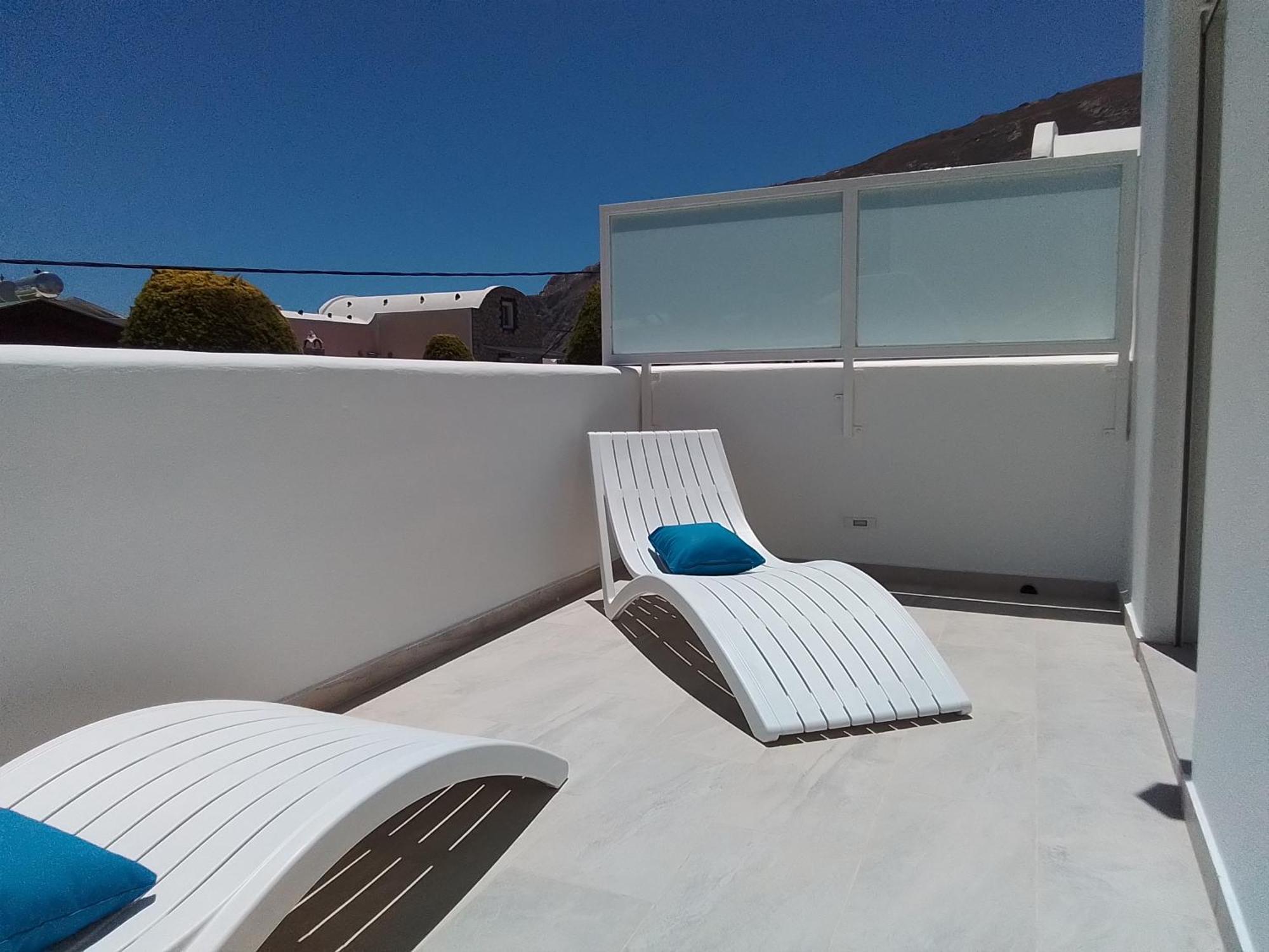 Chariot Apartments Santorini Kamári Rum bild