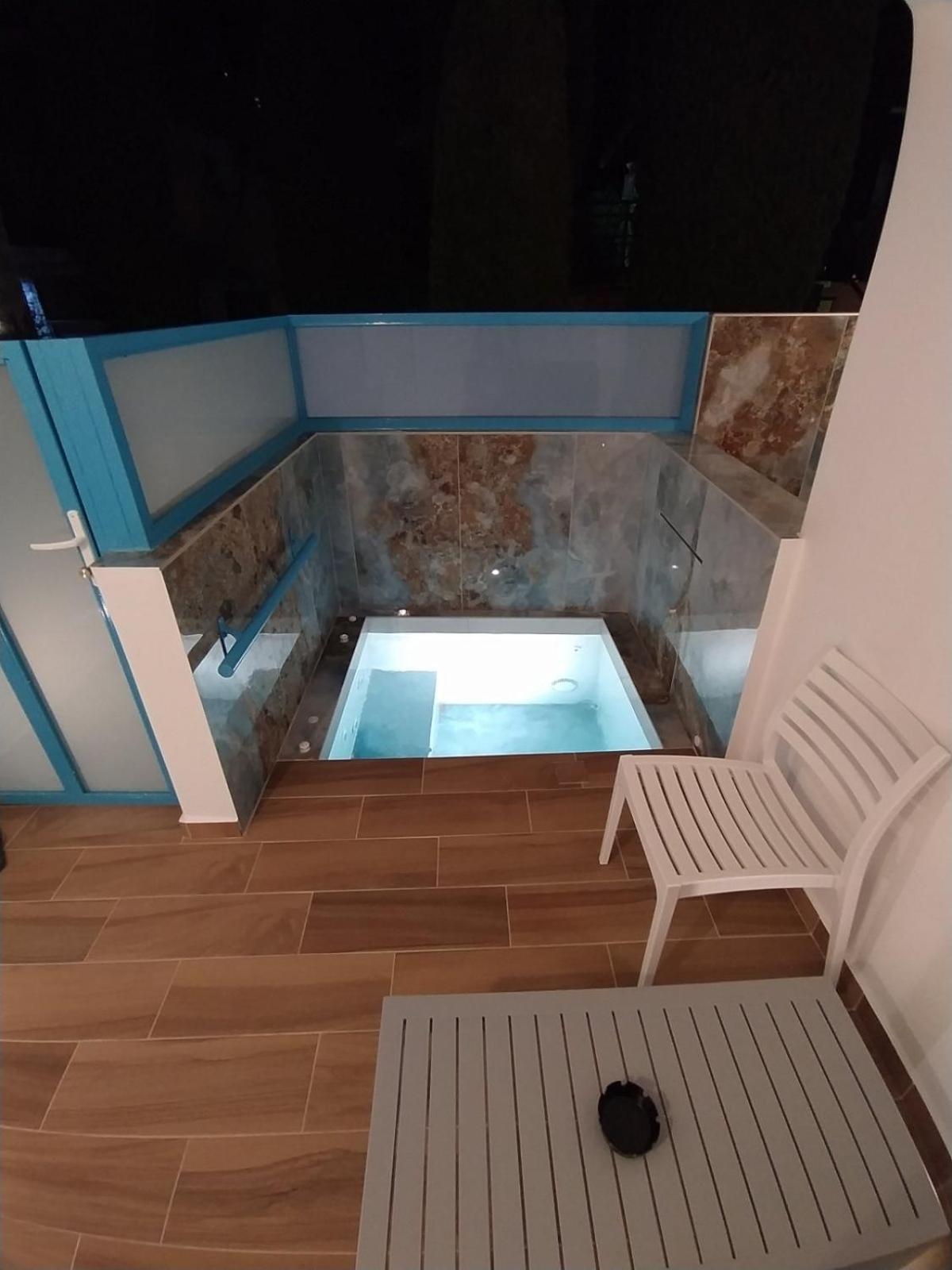 Chariot Apartments Santorini Kamári Rum bild