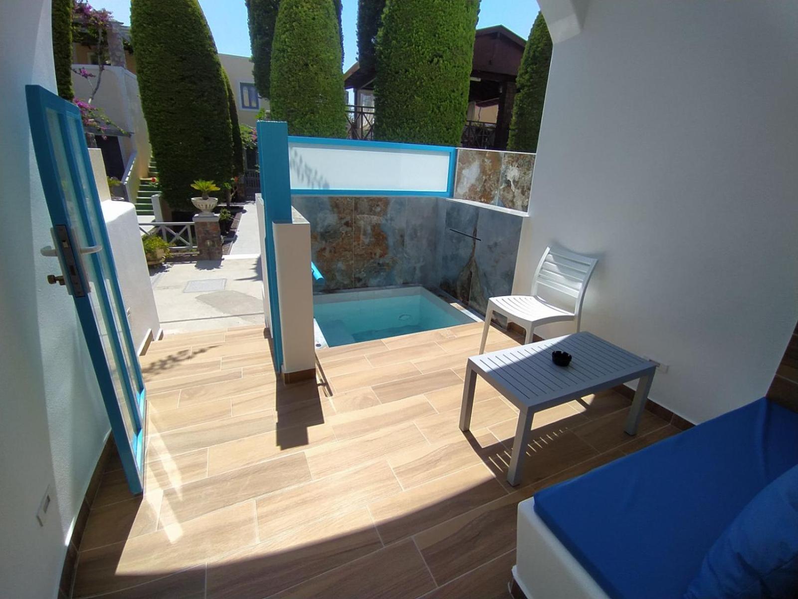Chariot Apartments Santorini Kamári Exteriör bild
