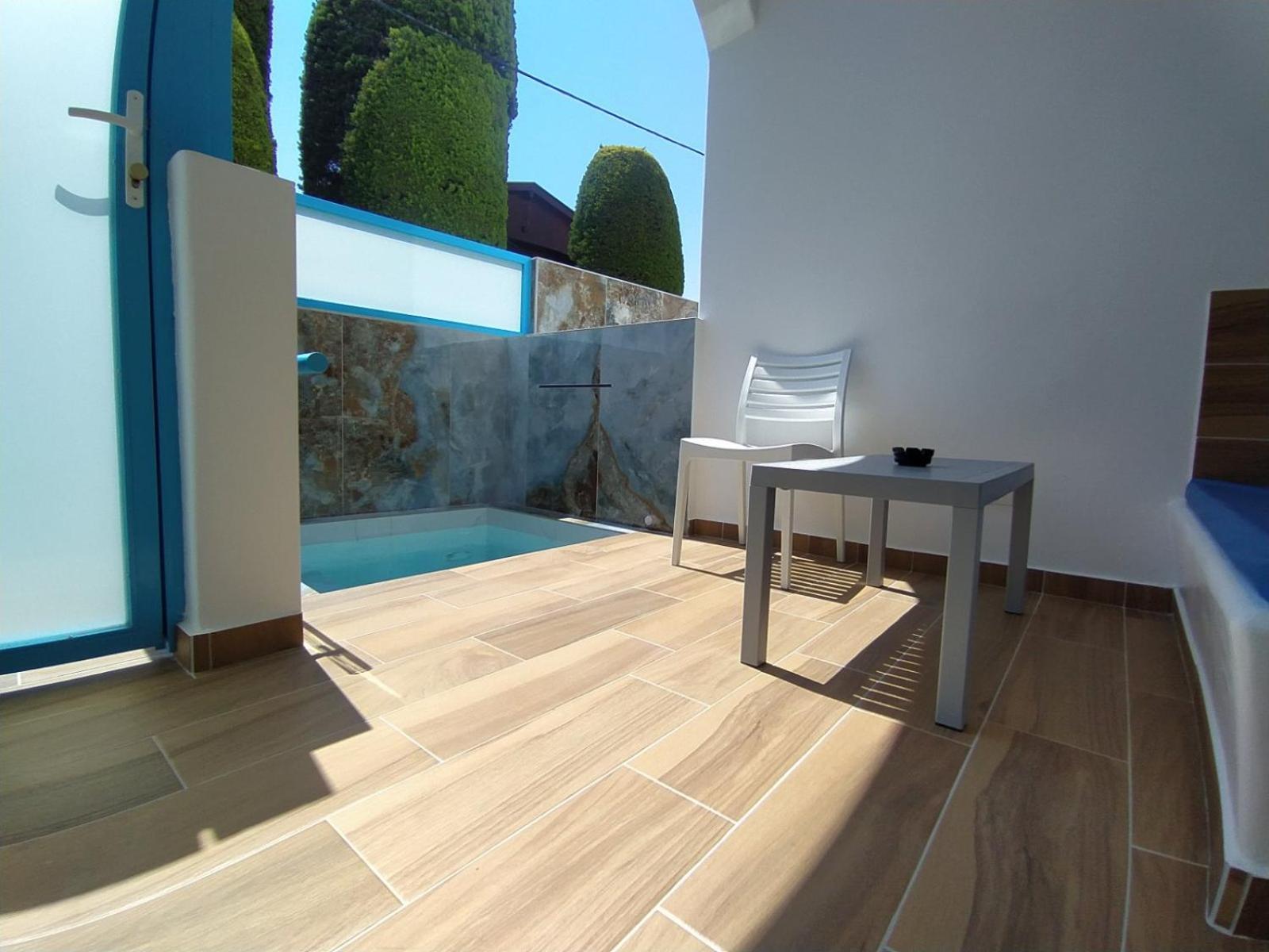 Chariot Apartments Santorini Kamári Rum bild