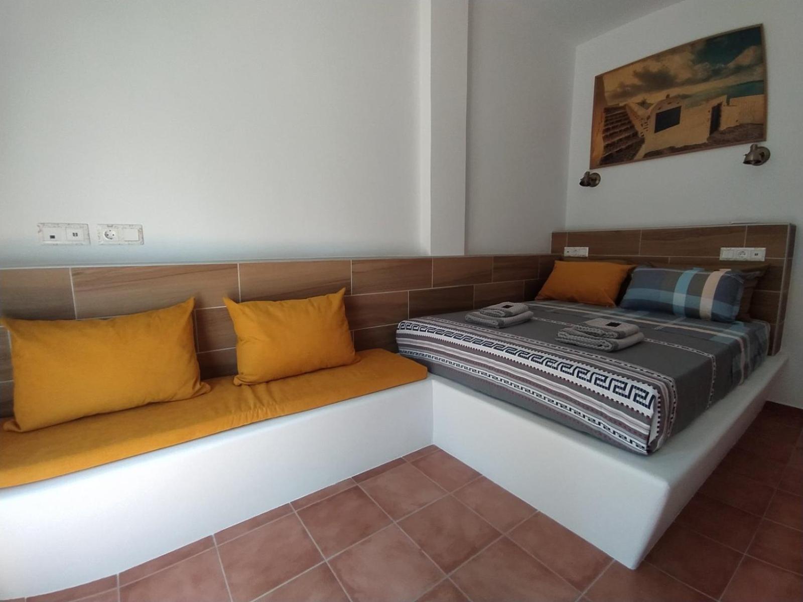 Chariot Apartments Santorini Kamári Exteriör bild
